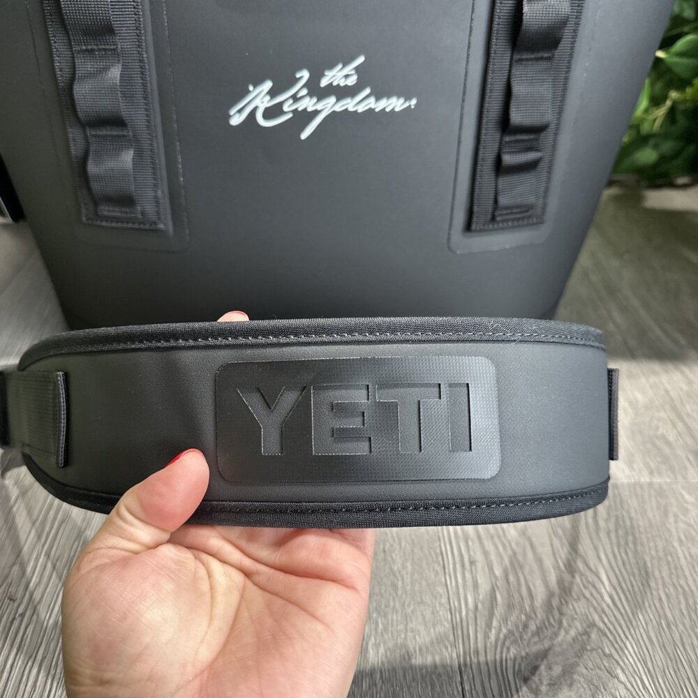 YETI Hopper M15 Soft Cooler Black Brand New W Tags 32 Can Magshield - Picture 3 of 9
